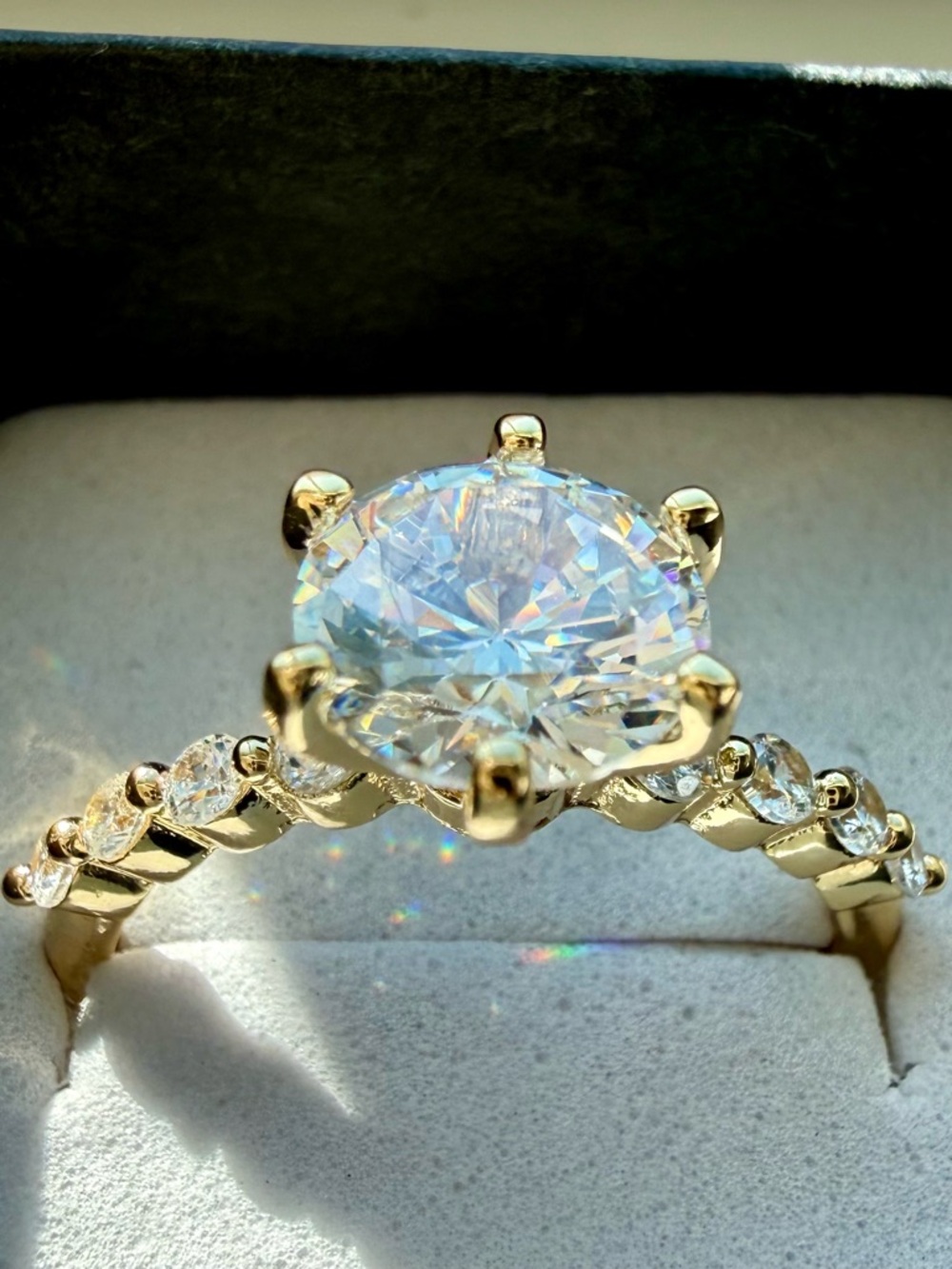 NEW! 18k gold plated Classic Round Cut Solitaire Ring in Gold with Clear Stone